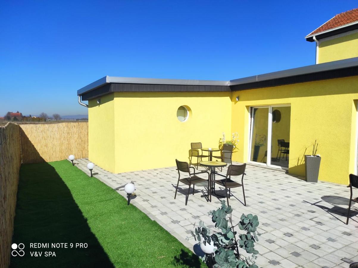 V & V Villa Lalince Εξωτερικό φωτογραφία