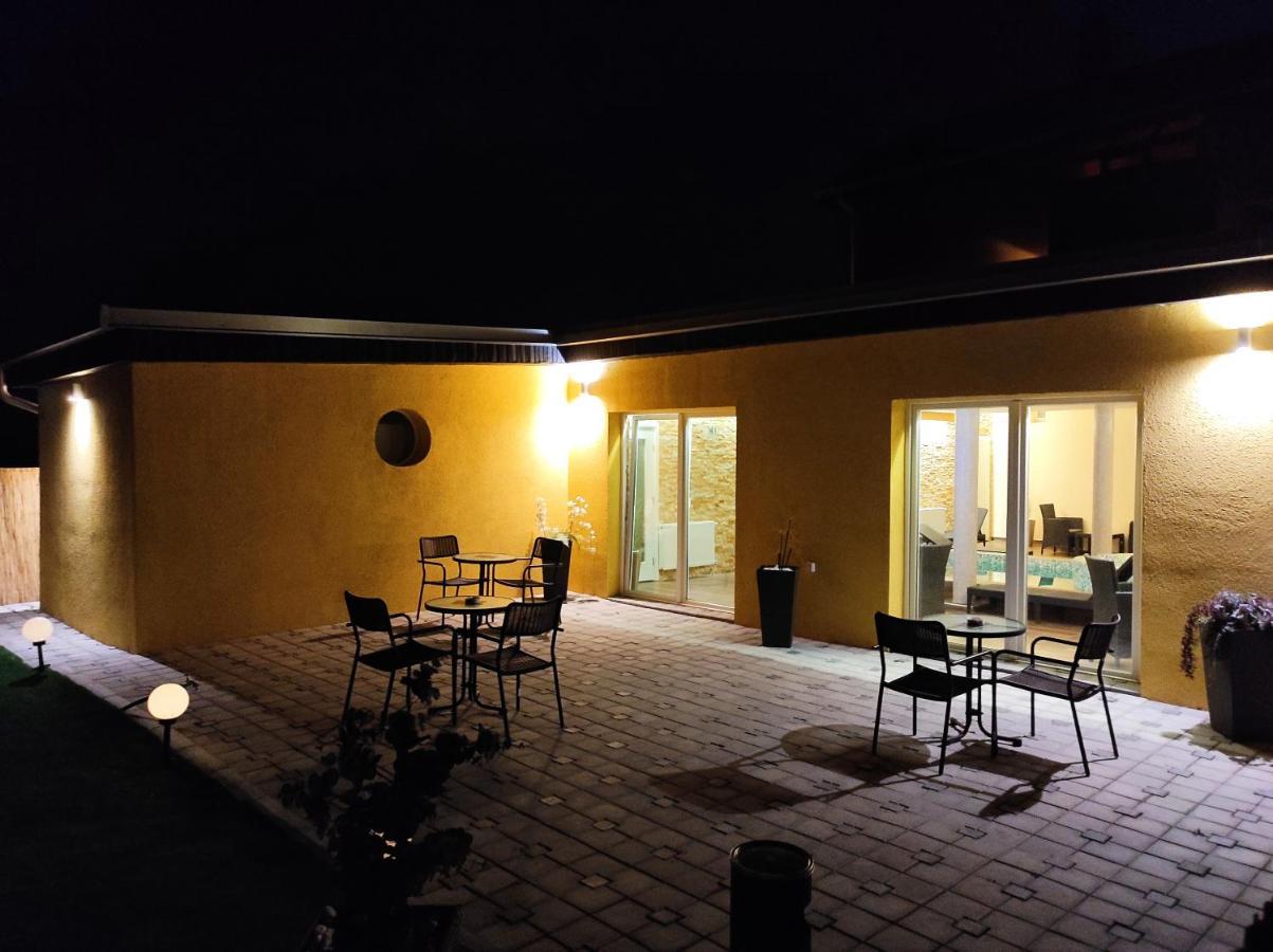 V & V Villa Lalince Εξωτερικό φωτογραφία